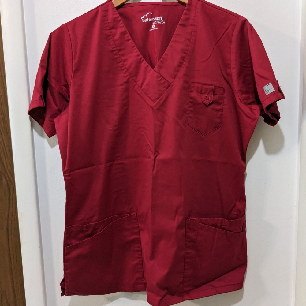 NWoT Uniform Advantage Butter Soft Scrub Top